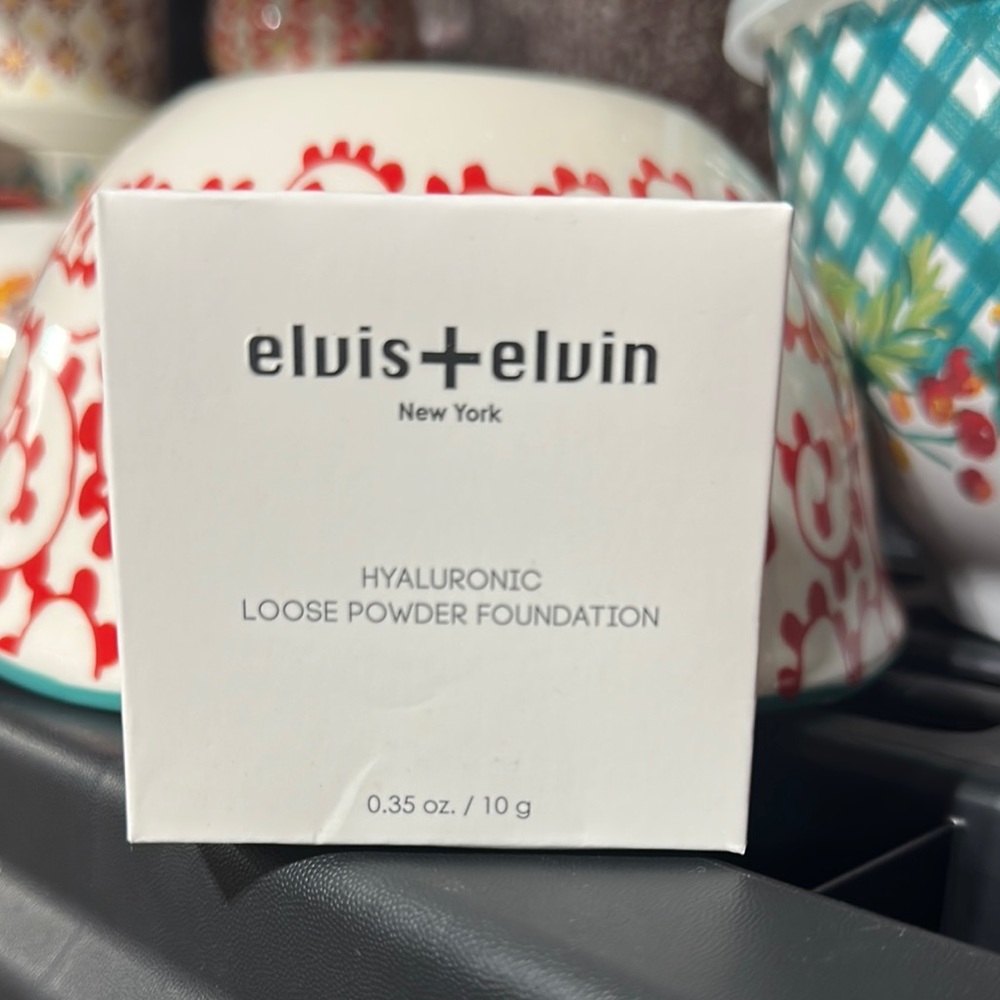 Elvis + Elvin New York Hyaluronic Loose Powder Foundation in shade N01